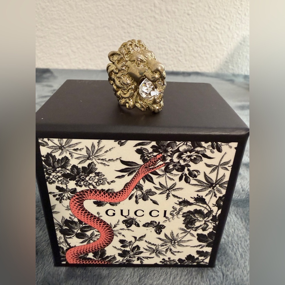 BRAND NEW Gucci Gold Lion Head Clear Crystal Size 10 / X-Small / 5.25